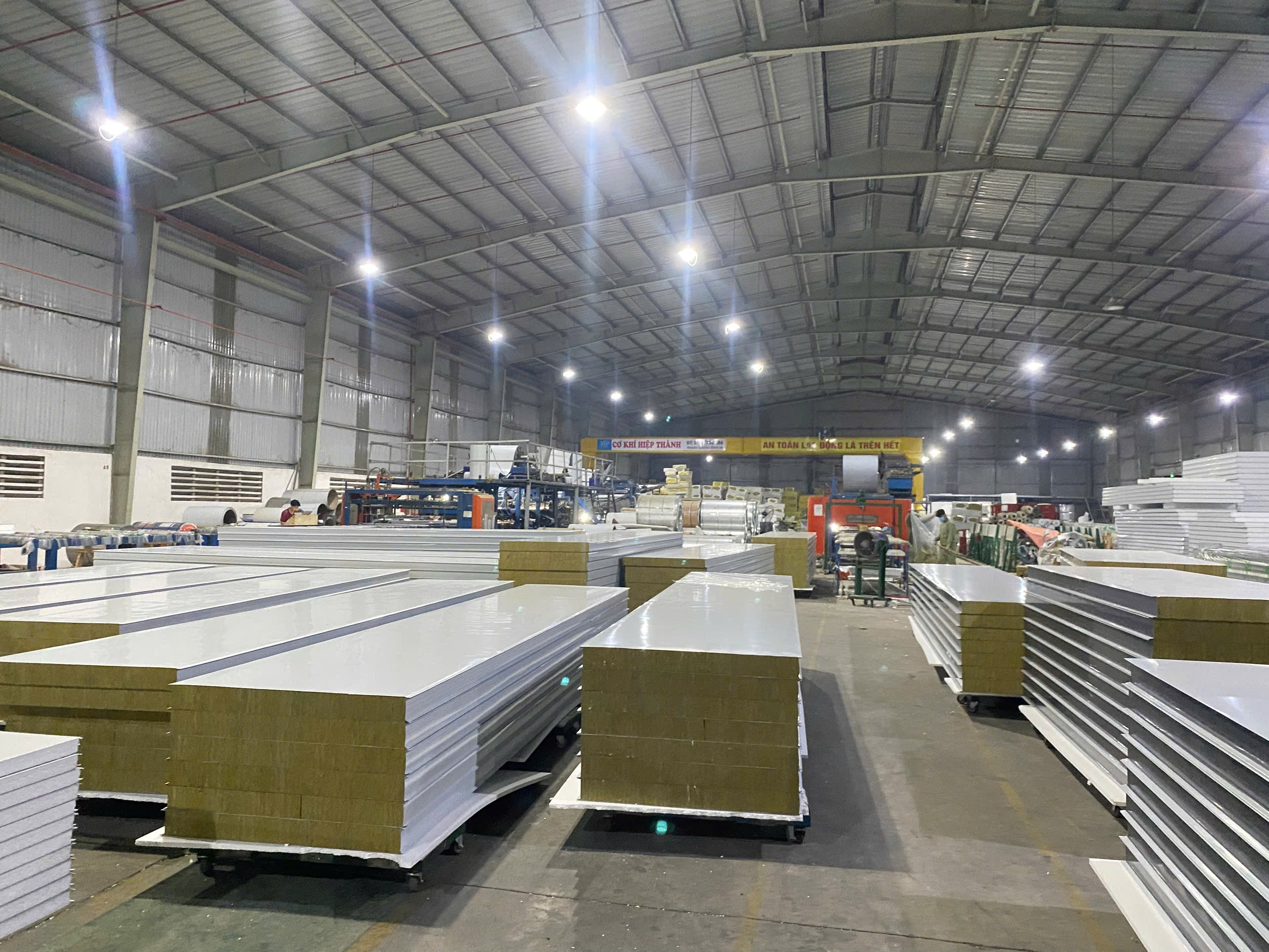 Lý do nên chọn tấm Panel Rockwool cho công trình cách âm, chống cháy